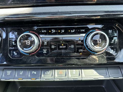 Used 2024 GMC Sierra 2500 AT4 w/ AT4 Premium Plus Package image 19