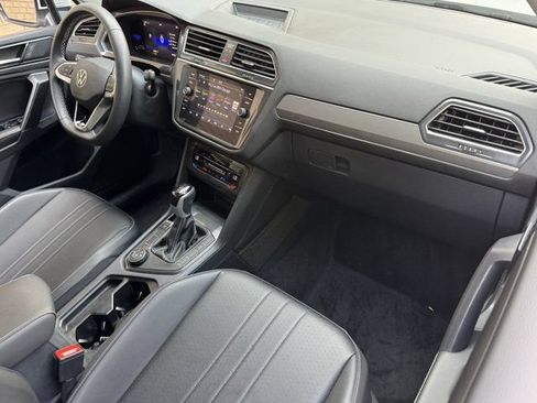 Used 2023 Volkswagen Tiguan SE AWD/4WD image 8