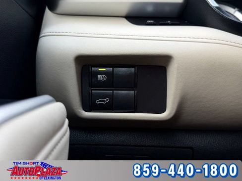 Used 2025 Toyota Highlander XLE AWD/4WD image 21