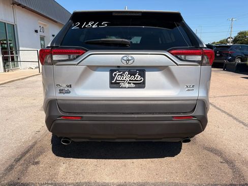 Used 2019 Toyota RAV4 XLE w/ Convenience Package AWD/4WD image 6