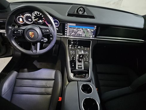 Used 2023 Porsche Panamera 4 Platinum Edition image 10