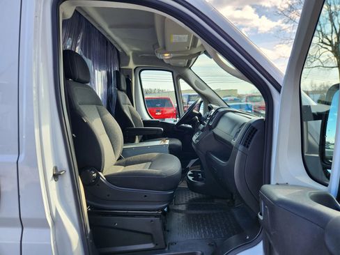 Used 2018 RAM ProMaster 2500 w/ Interior Convenience Group image 31