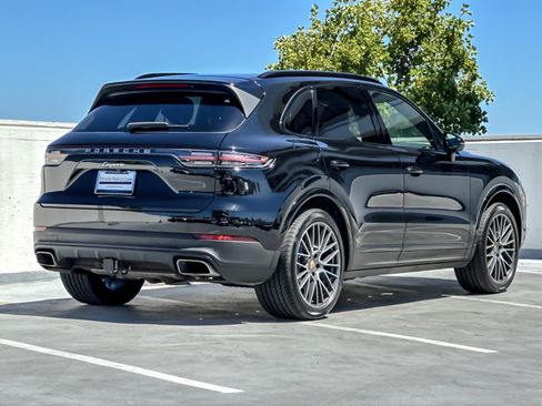 Used 2023 Porsche Cayenne AWD/4WD image 8