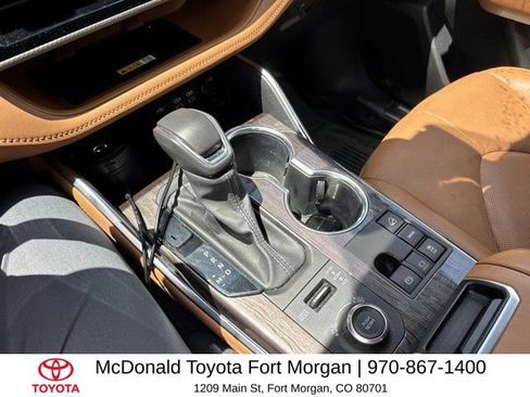 Used 2024 Toyota Highlander Platinum AWD/4WD image 6