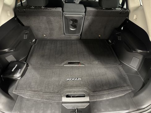 Used 2020 Nissan Rogue SV image 28