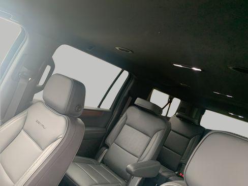 Used 2025 GMC Yukon XL Denali image 24