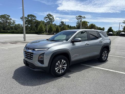 Used 2025 Chevrolet Equinox LT FWD image 7