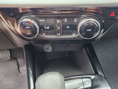Used 2024 Chevrolet Trax LT w/ Driver Confidence Package FWD image 18