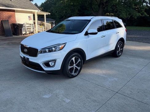 Used 2016 Kia Sorento EX FWD image 1