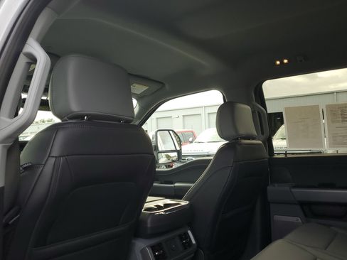 Used 2025 Ford F150 Lariat w/ Equipment Group 501A Mid image 12