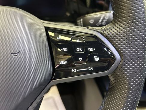 Used 2024 Volkswagen Golf R AWD/4WD image 11