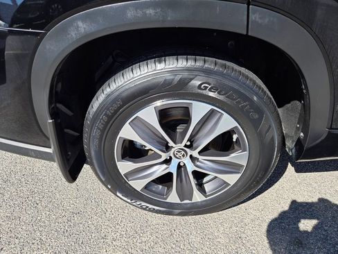 Used 2024 Toyota Highlander XLE image 15