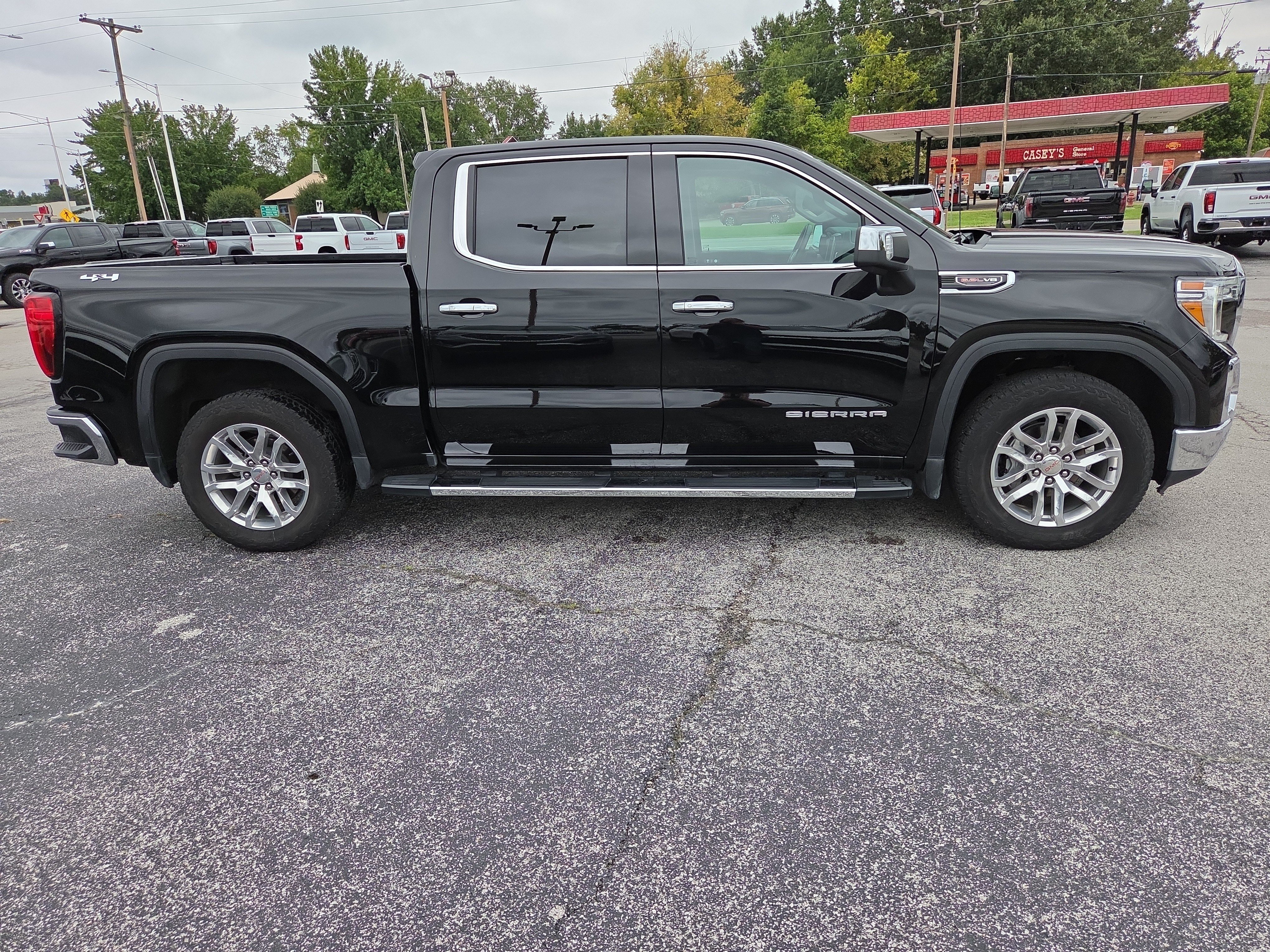 Used 2021 GMC Sierra 1500 SLT w/ SLT Premium Plus Package AWD/4WD image 3