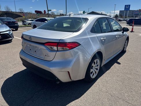 Used 2025 Toyota Corolla LE AWD/4WD image 7