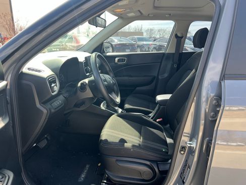 Used 2021 Hyundai Venue SEL w/ Premium Package image 22