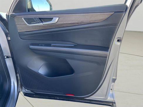 Used 2024 Volkswagen Atlas SEL Premium R-Line image 21