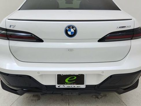 Used 2023 BMW i7 xDrive60 w/ Executive Package 2 image 11