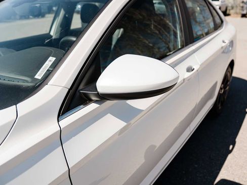 Used 2023 Volkswagen Jetta SE image 17