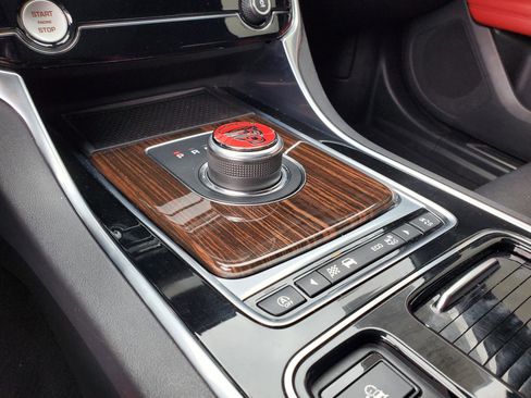 Used 2018 Jaguar XF First Edition image 34