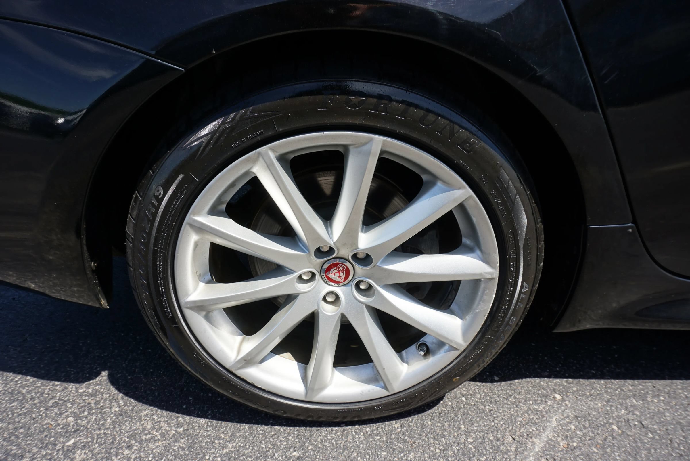 Used 2016 Jaguar XJ R-Sport RWD image 39