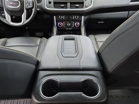 Used 2023 GMC Yukon SLT w/ SLT Premium Package image 20