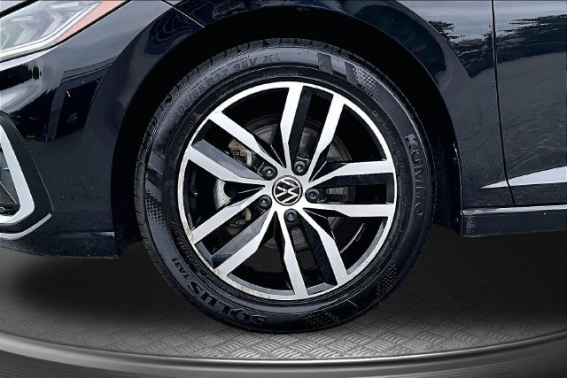 Used 2025 Volkswagen Jetta SE FWD image 31
