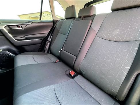 Used 2024 Toyota RAV4 XLE FWD image 25