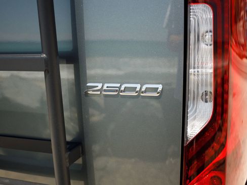 Used 2022 Mercedes-Benz Sprinter 2500 image 18