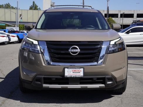 Used 2023 Nissan Pathfinder Platinum w/ Cargo Package FWD image 6