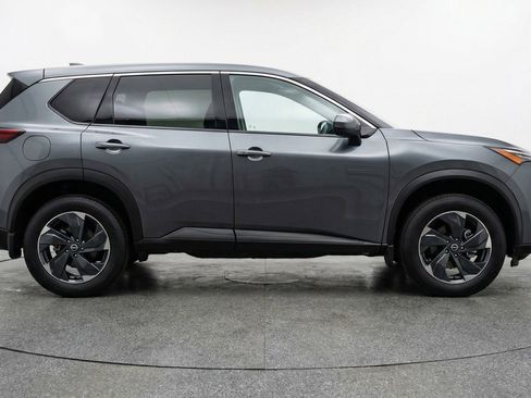 Used 2025 Nissan Rogue SV AWD/4WD image 11