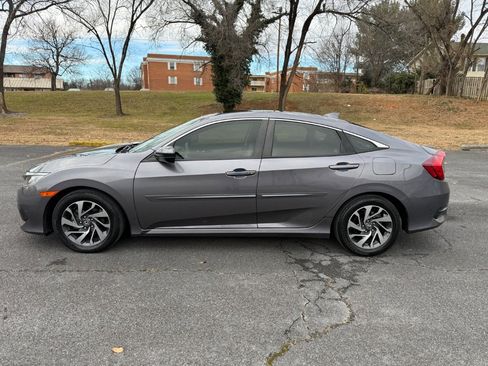 Used 2018 Honda Civic EX image 8