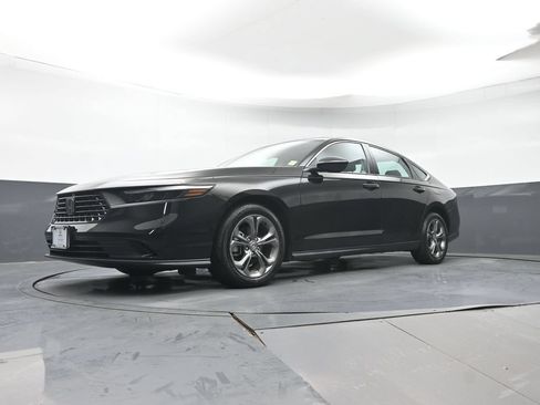 Used 2023 Honda Accord EX image 29