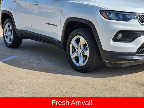 Used 2023 Jeep Compass Latitude AWD/4WD image 11