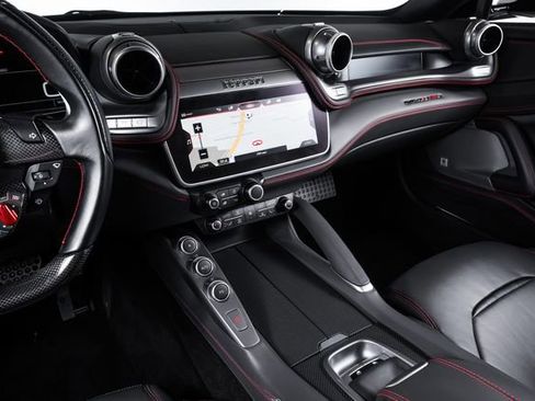 Used 2019 Ferrari GTC4Lusso AWD/4WD image 33