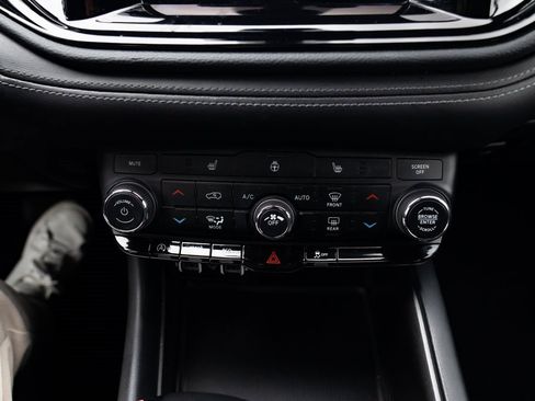 Used 2024 Dodge Durango SXT image 17