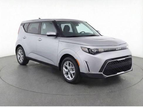 Used 2025 Kia Soul LX image 16