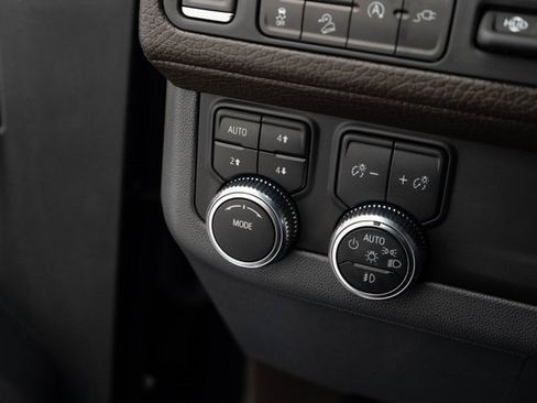 Used 2021 GMC Yukon Denali w/ Denali Premium Package image 26