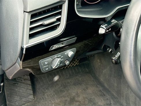 Used 2018 Audi Q7 3.0T Prestige image 11