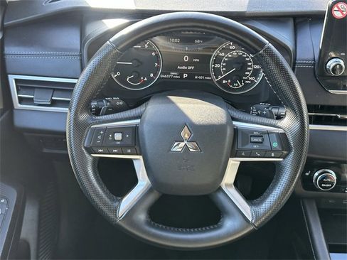 Used 2024 Mitsubishi Outlander SE image 11