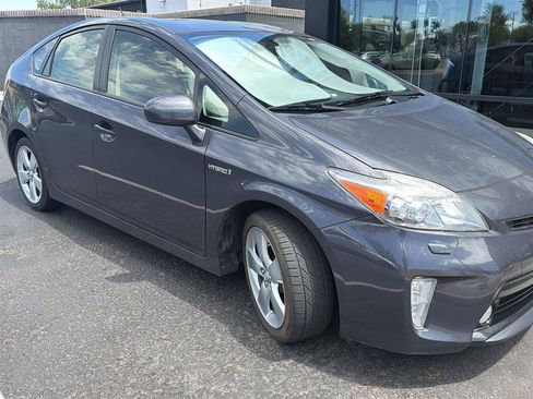 Used 2012 Toyota Prius Five FWD image 2