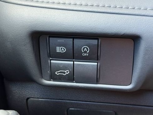 Used 2023 Toyota Highlander XLE FWD image 36