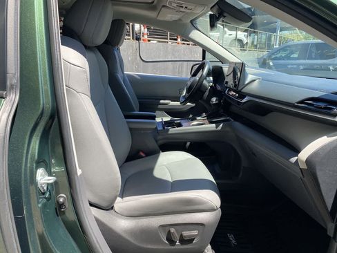 Used 2022 Toyota Sienna XLE w/ XLE Plus Package FWD image 19