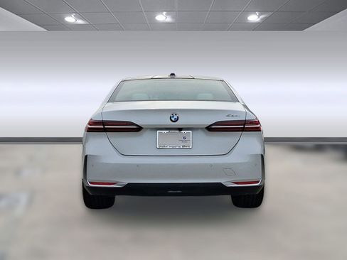 Used 2026 BMW 530i RWD image 10