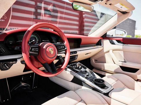 Used 2021 Porsche 911 Targa 4S image 2