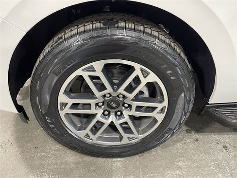 New 2025 Ford Expedition Active image 23