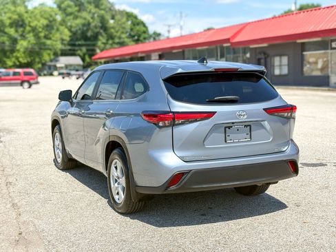 Used 2023 Toyota Highlander LE AWD/4WD image 14