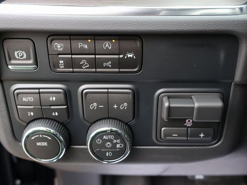 New 2025 Chevrolet Suburban Premier w/ Sun And Tow Package image 13