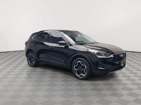 Certified 2025 Ford Escape Platinum w/ Premium Technology Package AWD/4WD image 36