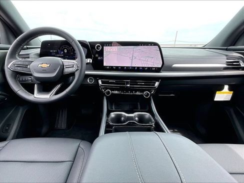 New 2027 Chevrolet Traverse LT w/ Sun and Wheel Package AWD/4WD image 11