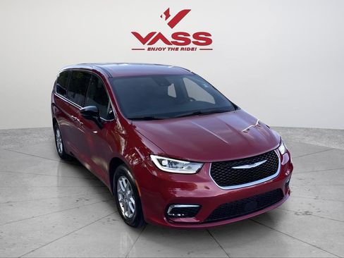 New 2026 Chrysler Pacifica Select image 3